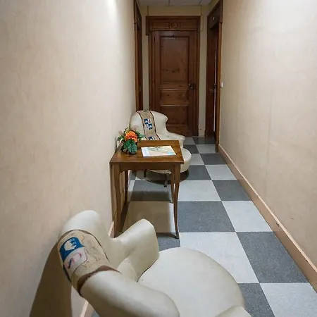 Aquitaine Hotel 2*